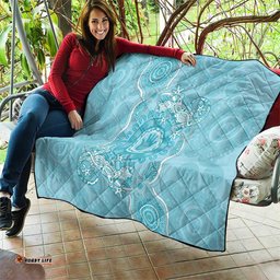 blue australia lizard with aboriginal art quilt