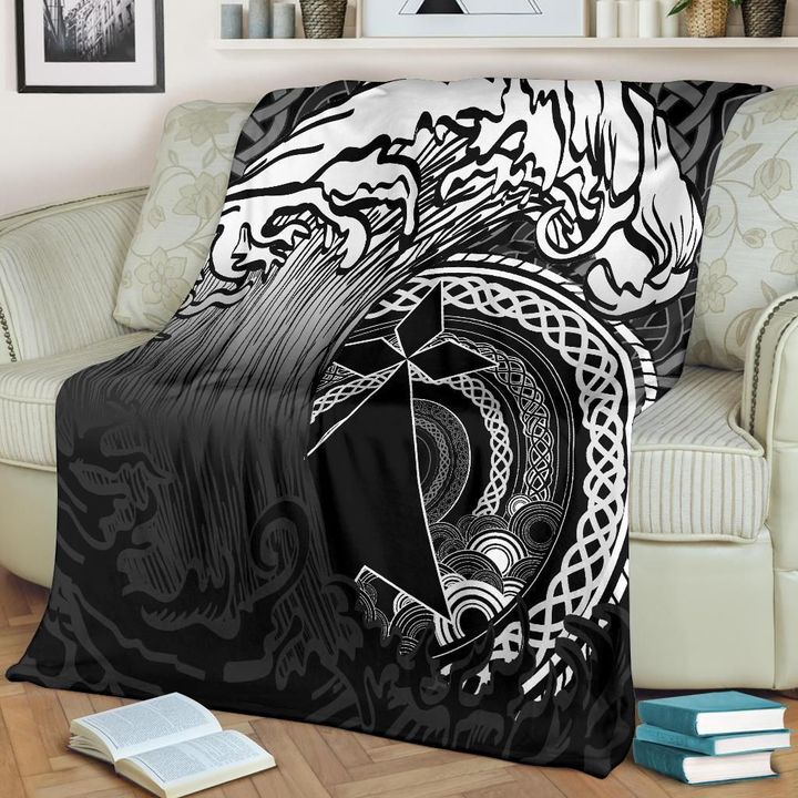Brittany Premium Blanket - Sea Waves And Celtic Circle