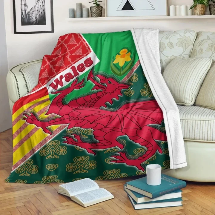 Celtic Wales Premium Blanket - Cymru Dragon and Daffodils
