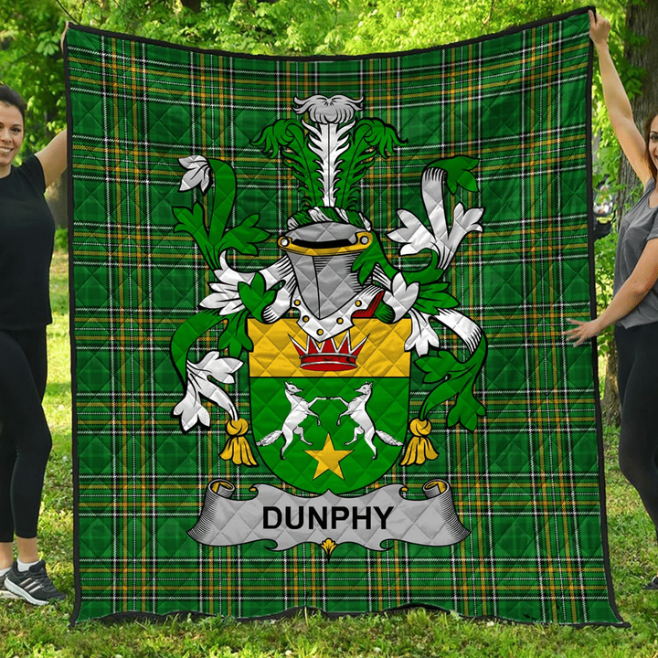 1sttheworld Premium Quilt - Dunphy (Middle Temple - Burke'S) Irish Family Crest Quilt - Irish National Tartan A7 | 1sttheworld.com