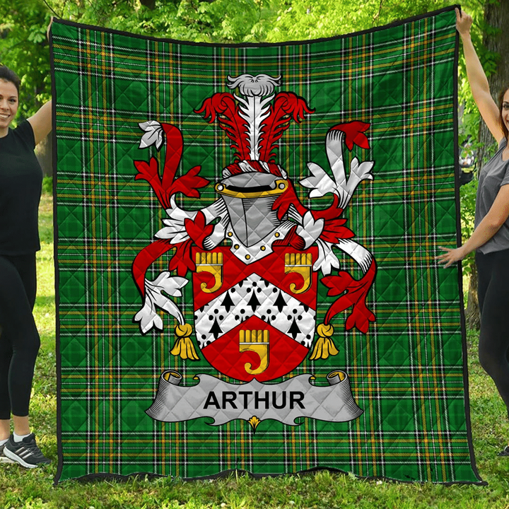 1sttheworld Premium Quilt - Arthur Irish Family Crest Quilt - Irish National Tartan A7 | 1sttheworld.com