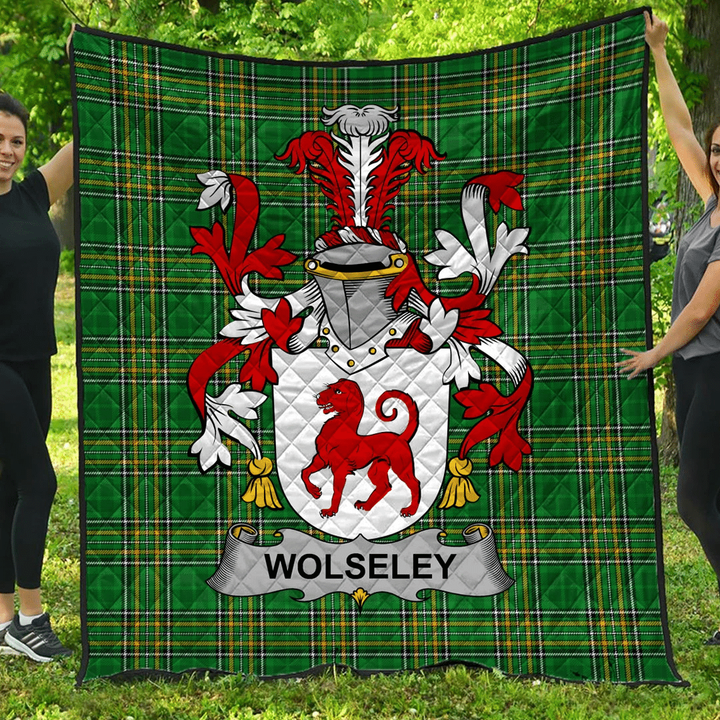 1sttheworld Premium Quilt - Wolseley Irish Family Crest Quilt - Irish National Tartan A7 | 1sttheworld.com