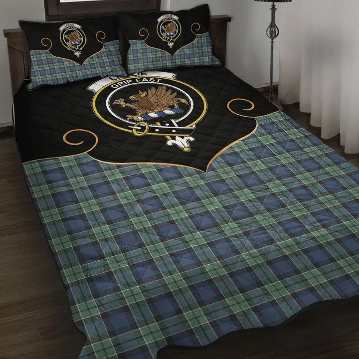Leslie Hunting Ancient Clan Cherish the Badge Quilt Bed Set