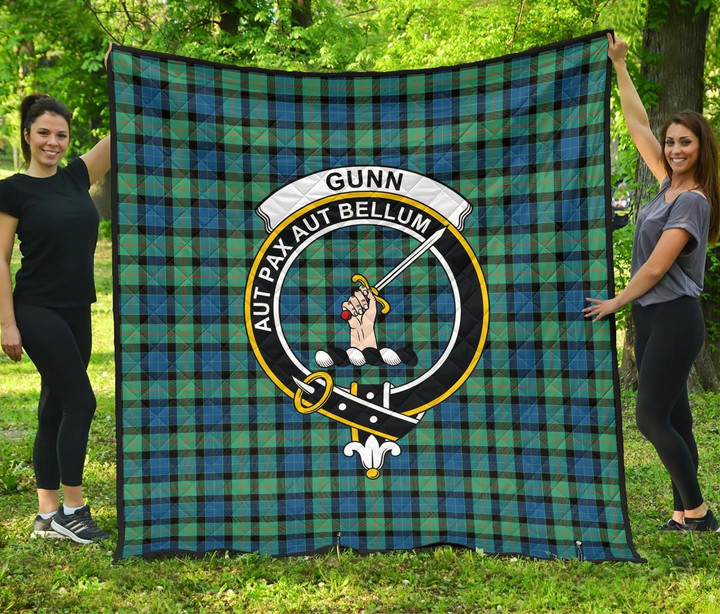 Gunn Ancient Tartan Clan Badge Premium Quilt | Scottishclans.co