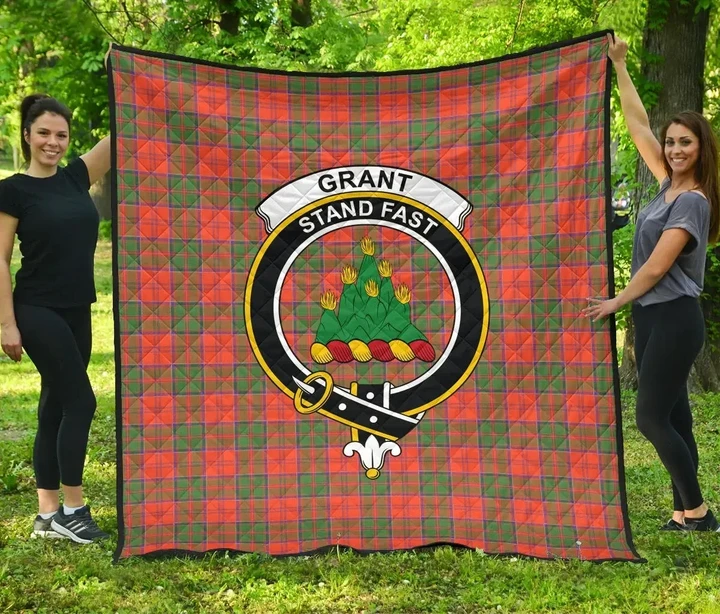 Grant Ancient Tartan Clan Badge Premium Quilt | Scottishclans.co