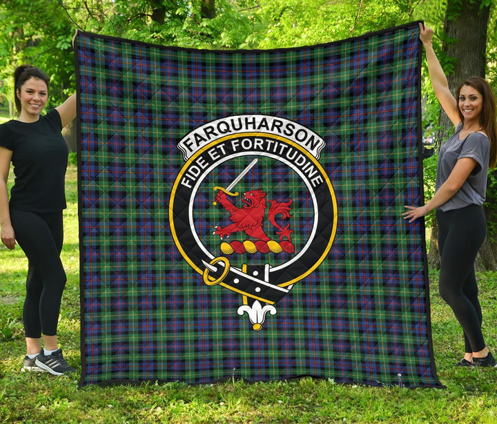 Farquharson Ancient Tartan Clan Badge Premium Quilt | Scottishclans.co