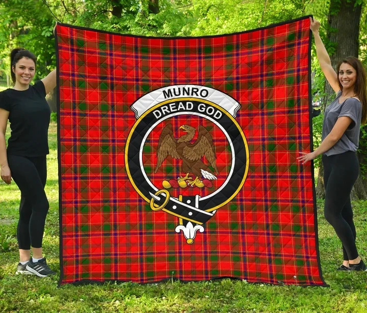 Munro Modern Tartan Clan Badge Premium Quilt | Scottishclans.co