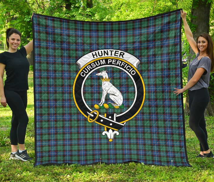 Hunter Ancient Tartan Clan Badge Premium Quilt | Scottishclans.co