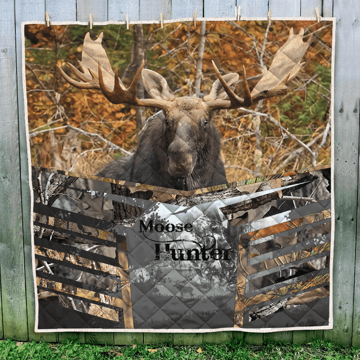  Premium Great Wood Moose Hunter All Over Printed Quilt