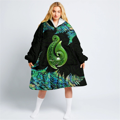 Aotearoa New Zealand Geen Maori Manaia Paua Shell Unisex oversized wearable blanket BeeBuble