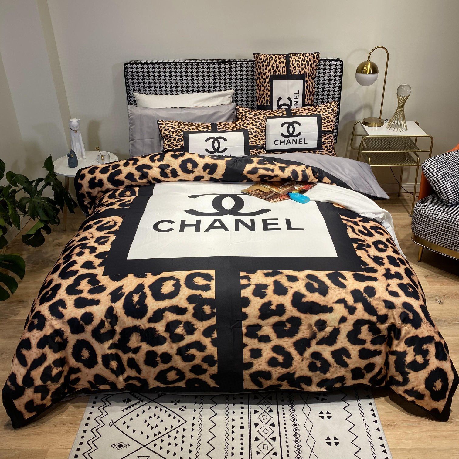 Luxury CN Chanel Type 60 Bedding Sets Duvet Cover Luxury Brand Bedroom - FRANKSTROPHIES  LTD