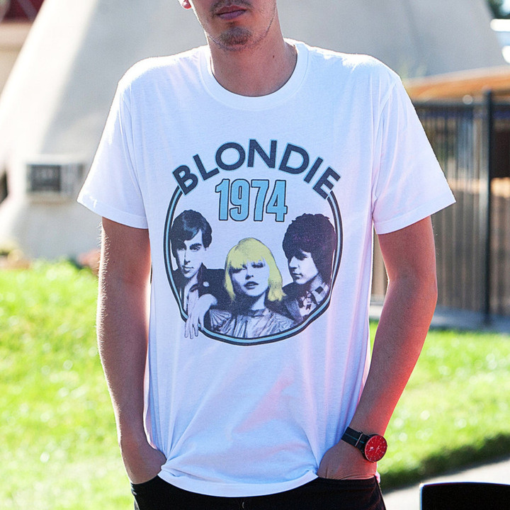 Blondie 1974 T shirt Bln0137 501wht Blondie 1977 Fade Away And Radiate Heart Of Glass Music 1970s Music Debbie Harry