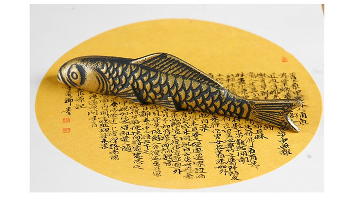 Lovely Paperweights Cast Iron Brush Pen Rest Creative Colorful Metal Paper Weight Chinese Calligraphy Cute Carp Paperweights