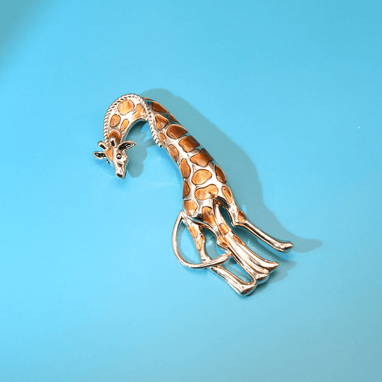 Luxurious Enamel Giraffe Brooch: A Stylish Statement for Giraffe Enthusiasts
