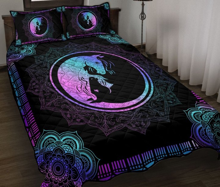 THE5063 Yin Yang Horse Quilt Bed Set