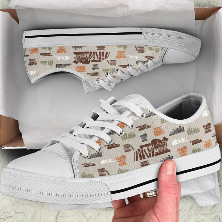 THS1068 CAT AND BOOKS LOW TOP