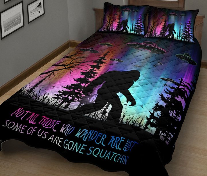 DVE20080601-DVQ20080601 Bigfoot & UFO Not all those who wander are lost Quilt Bed Set & Quilt Blanket