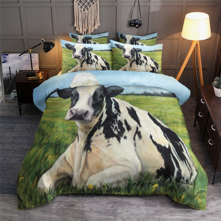Holstein Cow Relaxing In Field DN1401126B Bedding Sets