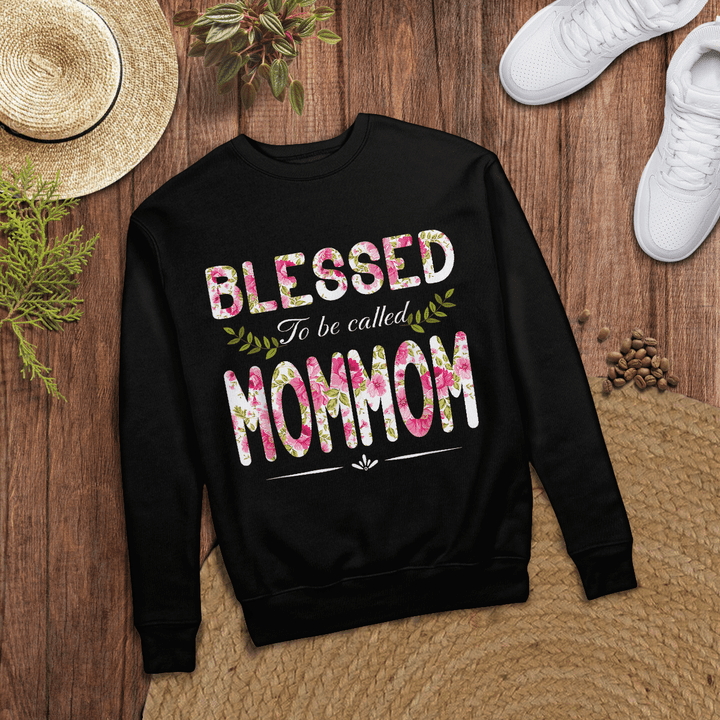 Woonistore - Blessed To Be Called Mommom Flower T-Shirt Funny Mommom Gift