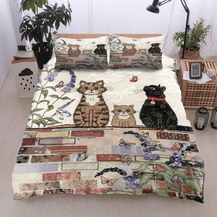 Cats On Wall Bedding Set