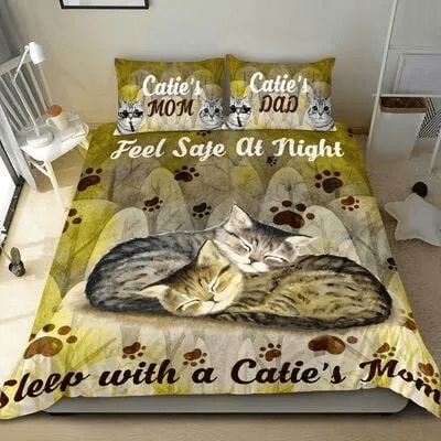 Cat Sleeps Bedding Set