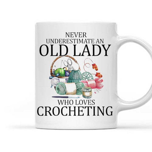 Never Underestimate An Old Lady Who Loves Crocheting Mug