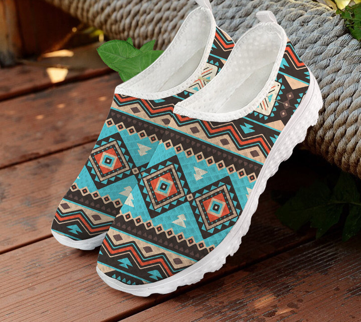 Tribal Line Shapes Ethnic Pattern Mesh Shoes