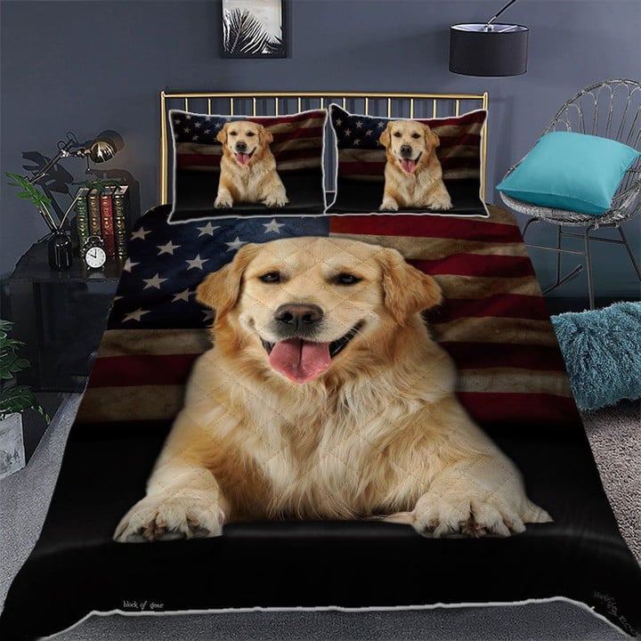 Intelligent Golden Retriever Lie On Old America Flag Quilt Bed Set