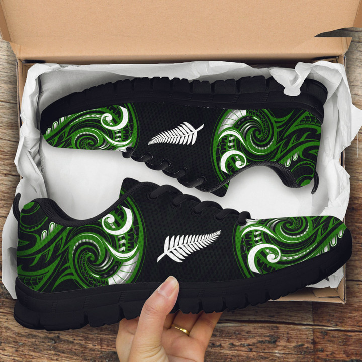 Aotearoa map New Zealand maori Fern Low Top Sneaker Shoes Tmarc Tee DD