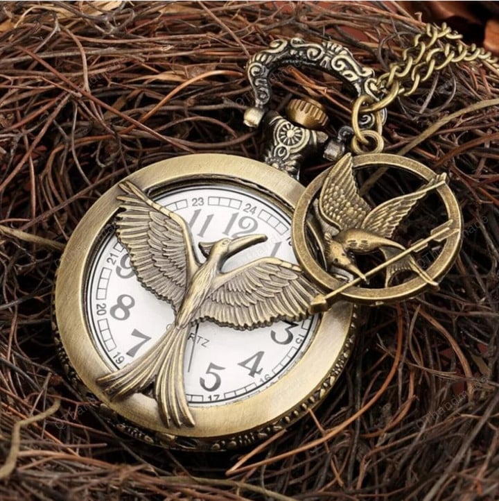 Retro Hollow Bronze Theme Quartz Pocket Watch Birds Necklace Animal Cosplay Pendant Chain Best Gift for Fans with Bird Accessory/Best Gifts