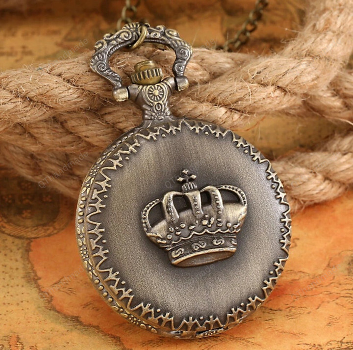 Vintage Bronze Royal Embossed Crown Pattern Quartz Pocket Watch Clamshell Pendant Sweater Chain Necklace Gifts for Men Women/Best man Gifts