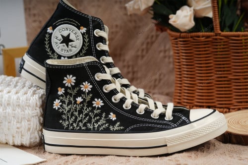 Converse embroidered shoes,Converse Chuck Taylor 1970s,Converse custom small flower / small flower embroidery/daisy embroidery