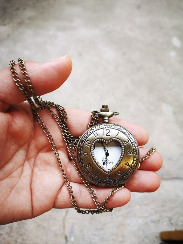 Retro Hollow Heart Alloy White Dial Quartz Pocket Watch Women Men Pendant Chain Vintage Watches Gift for Dad Mum Relogios/Valentines Gift