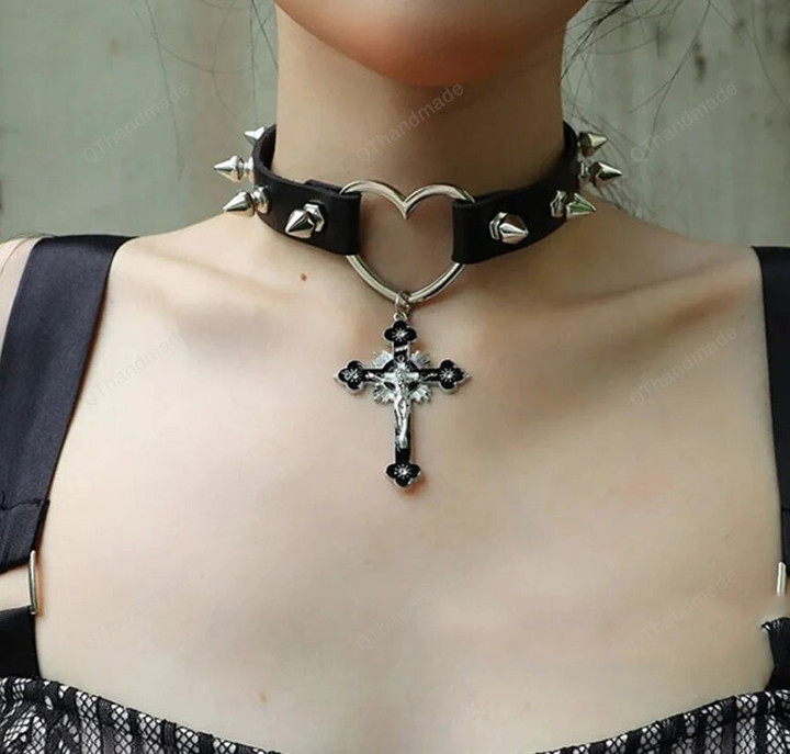 Grunge Rock Sexy Cross Studded Heart Choker Punk Aesthetic Leather Pendant Necklace Egirl Jewelry Goth Accessorie/Witchy Fairy Fairycore