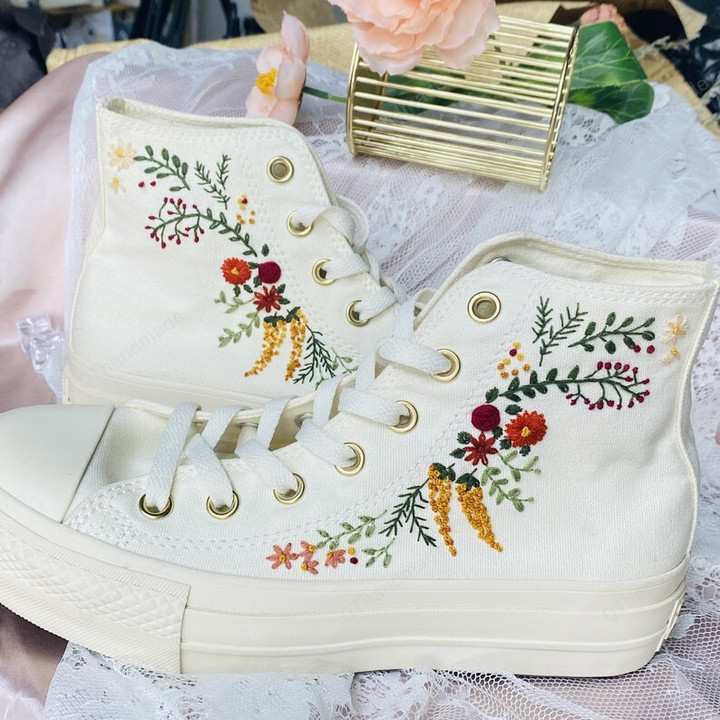 Embroidered Wedding Flowers High Platform 4CM Converse Shoes / Sweet Country Floral Embroidery Shoes / Custom Converse Embroidered Bees and sweet Flowers