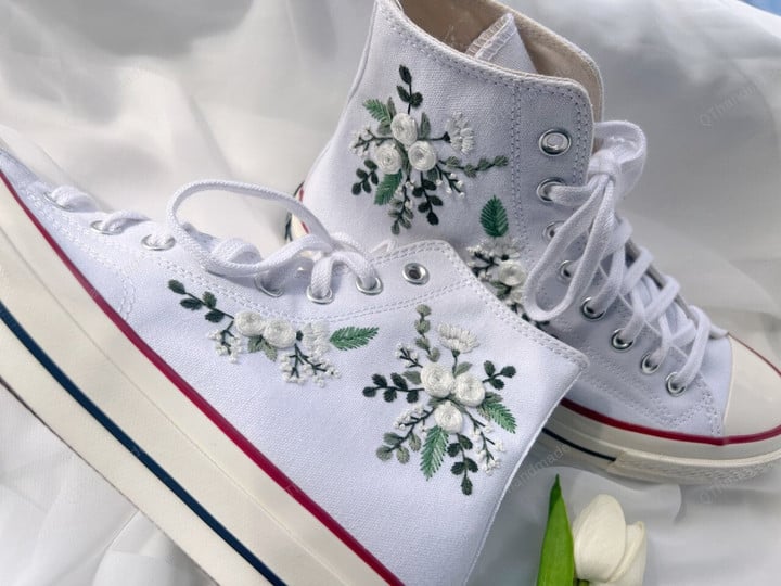 Embroidered converse/ Converse Custom Logo Bouquets And Flowers / Embroidered Converse High Tops/ Wedding Converse Shoes/ Custom Converse