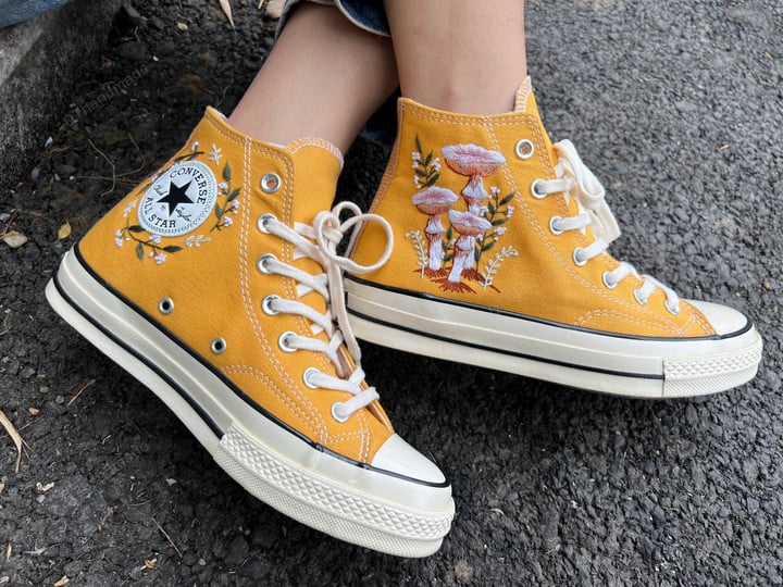 Embroidered Converse/Flower Converse/Converse High Tops Chuck Taylor 1970s/Custom Embroidered Sweet Chrysanthemum Garden/Special For Gift