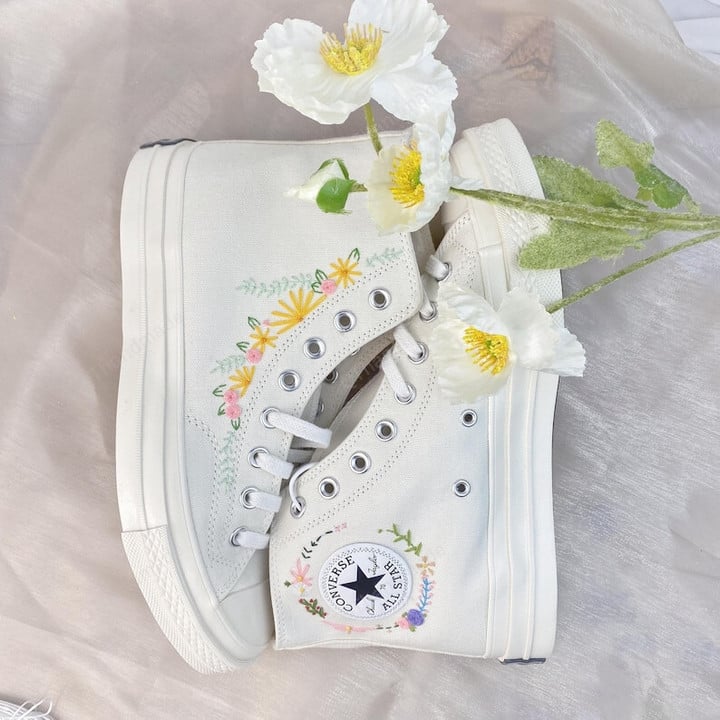 Embroidered Floral High Neck Converse 1970S Shoes/ Personazlied Converse Embroidered Sweet Flowers Shoes/ Custom Converse Floral Embroidery for Bride
