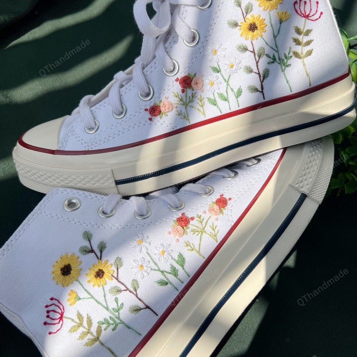 Custom Embroidered Sweet Small Flowers Garden Converse/ Flower Embroidered Converse/ Converse High Tops Chuck Taylor 1970s