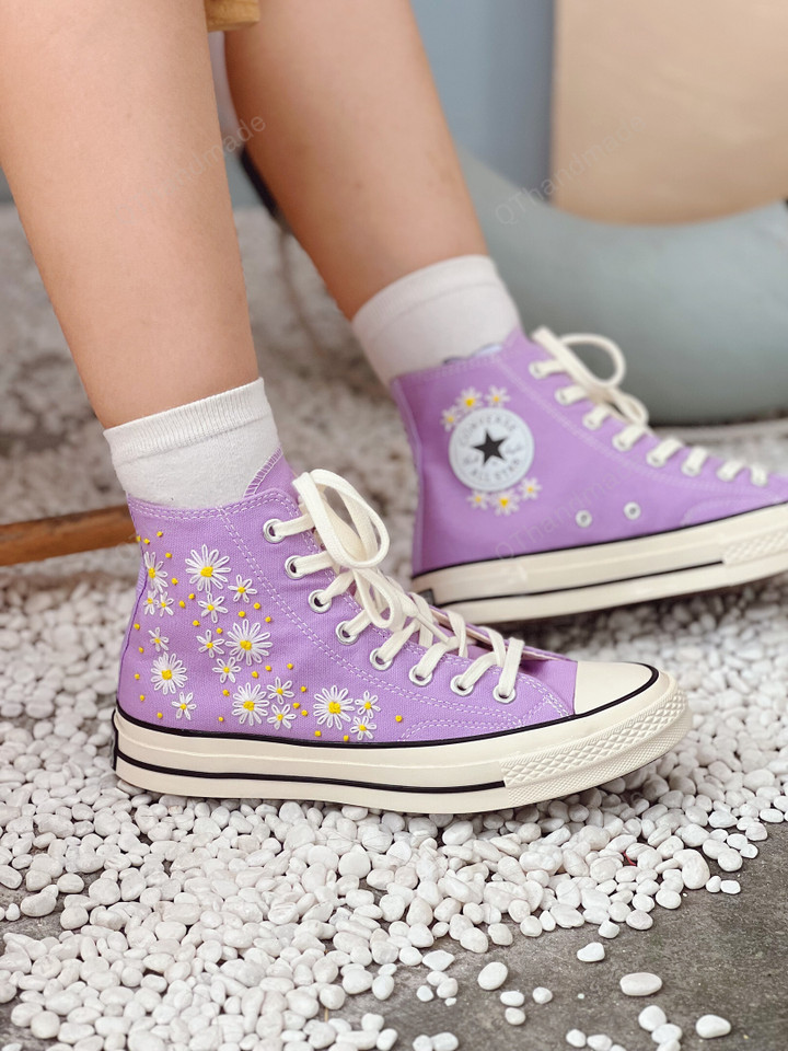 Converse Hand Daisy Flowers Embroidery Shoes/Converse Daisy Flowers Hand Embroidery Shoes and Gothic/ Wedding Gifts for her
