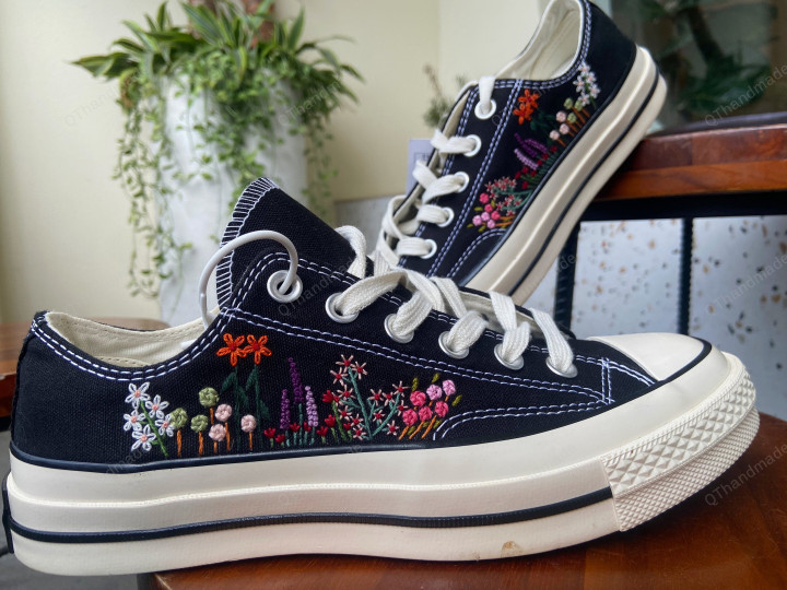 Custom Converse Chuck Taylor Embroidered/Wedding Flowers Embroidered Converse Low Tops/Wedding Roses Embroidered Sneakers/