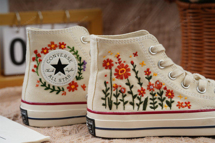 Converse embroidered shoes,Converse Chuck Taylor 1970s,Converse custom small flower / small flower embroidery/embroidery Product information 110 GBP