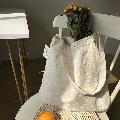 Embroidery Daisy Tote Canvas bag/Women Canvas Shoulder Bags Embossed Daisy Design Ladies Floral Handbag Casual Tote Literary Books Bag Shopping Bag For Girls