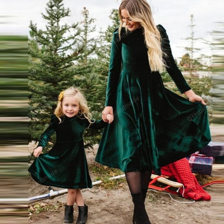 Girls and Mother Long Sleeve O-Neck Green Velvet Dress, Mom And Me Velvet Long Dress, Christmas Gift For Her, Casual Green Velvet Dress