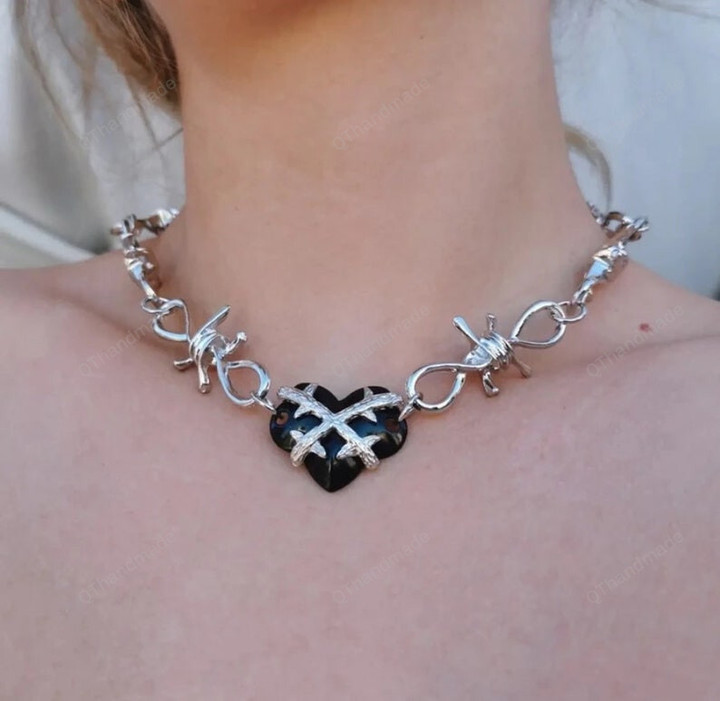 Punk Thorns Bundle Black Heart Pendant Necklace for Women Goth Hip Hop Sweet Cool Lock Metal Necklace Jewelry Aesthetics,Cottage Necklace