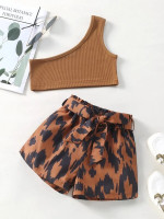 Toddler Girls One Shoulder Top & Allover Print Paperbag Waist Belted Shorts
