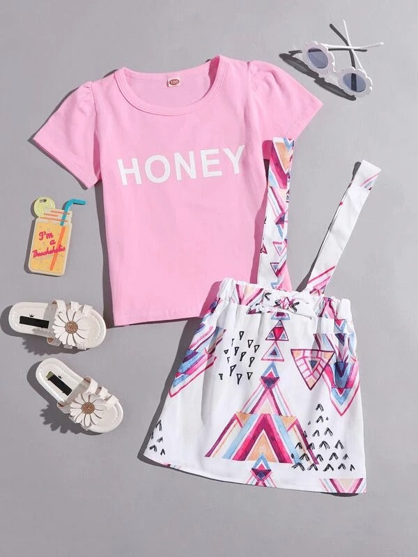 Toddler Girls Letter Graphic Tee & Geo Print Pinafore Skirt