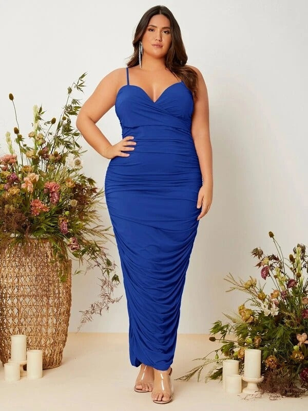 Women Plus Solid Ruched Side Prom Dress