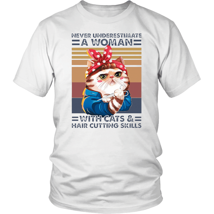 Never Underestimate A Woman With Cats And Hair Cutting Skills T-Shirt
