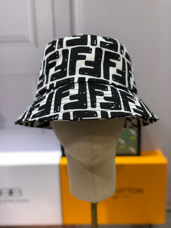 Fendi Ff Motifs Bucket Hat In Black And White